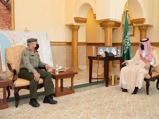 نائب أمير منطقة مكة المكرمة يستقبل مدير جوازات المنطقة