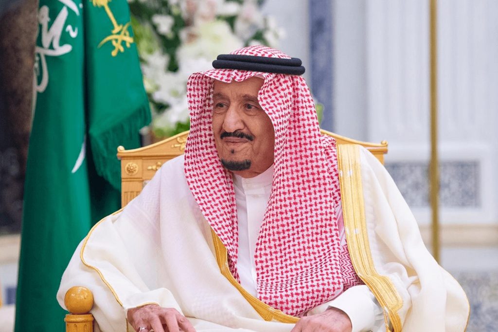 خادم الحرمين الشريفين يهنئ أمير دولة الكويت بذكرى اليوم الوطني لبلاده