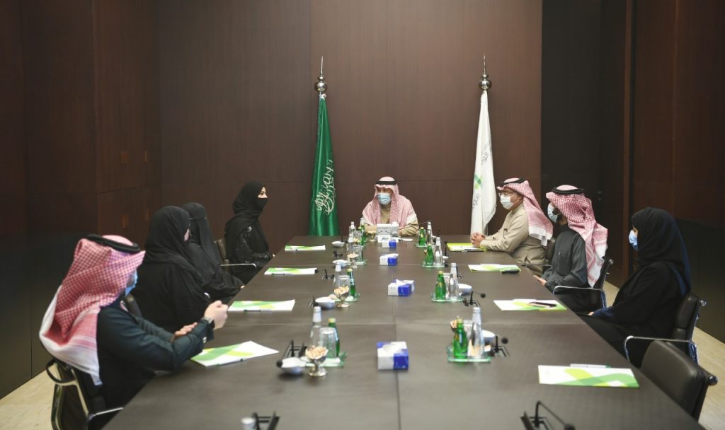وفد من جامعة الملك فيصل يطلع على ما يقدمه مركز الملك عبدالعزيز للحوار الوطني في تعزيز ثقافة الحوار وقيم الوسطية والتسامح والتعايش
