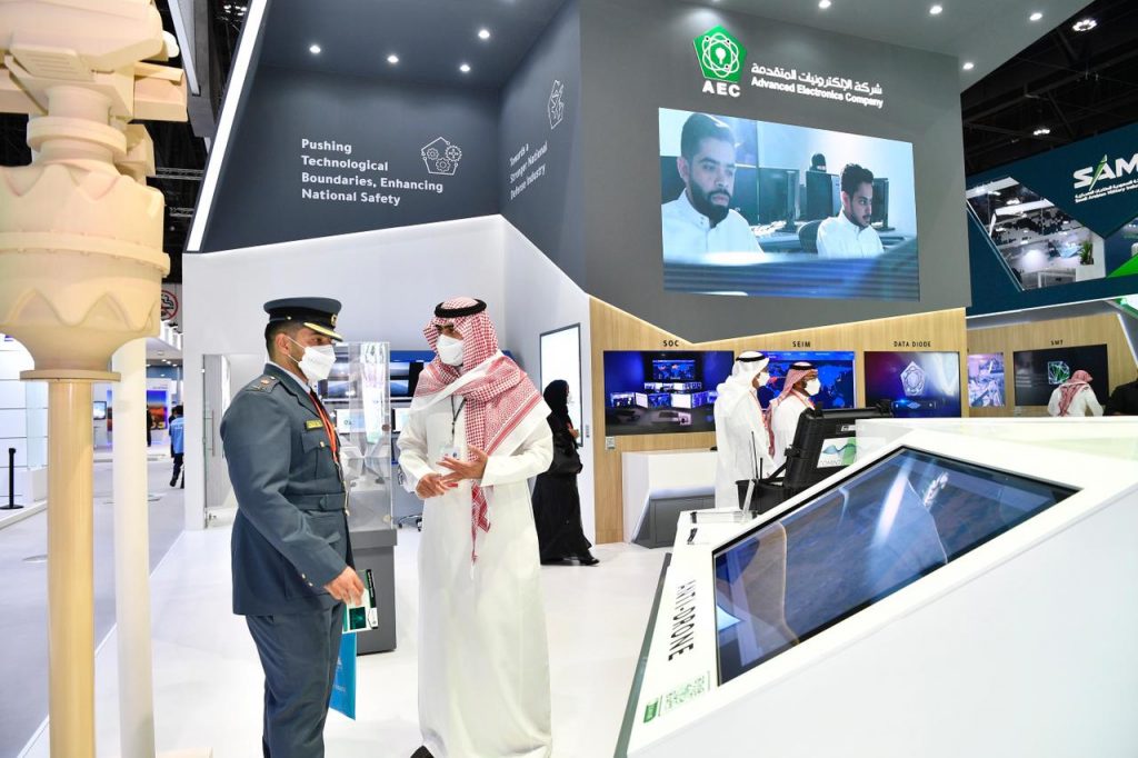 «الإلكترونيات المتقدمة» تعرض حلولاً مبتكرة في معرض «آيدكس»
