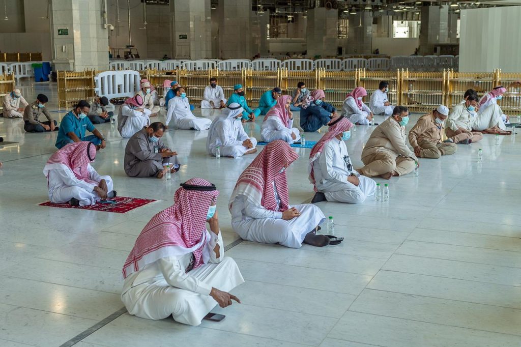 فضيلة الشيخ صالح بن حميد في خطبة الجمعة: يجب الوعي والنصح والأخذ على يد السفيه في تعاون من غير تهاون