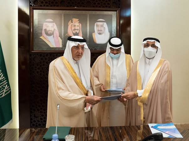 أمير منطقة مكة المكرمة يكرم الفائزين والفائزات في مسابقة مدرستي الرقمية ( التعليم الإلكتروني و التعليم عن بعد)