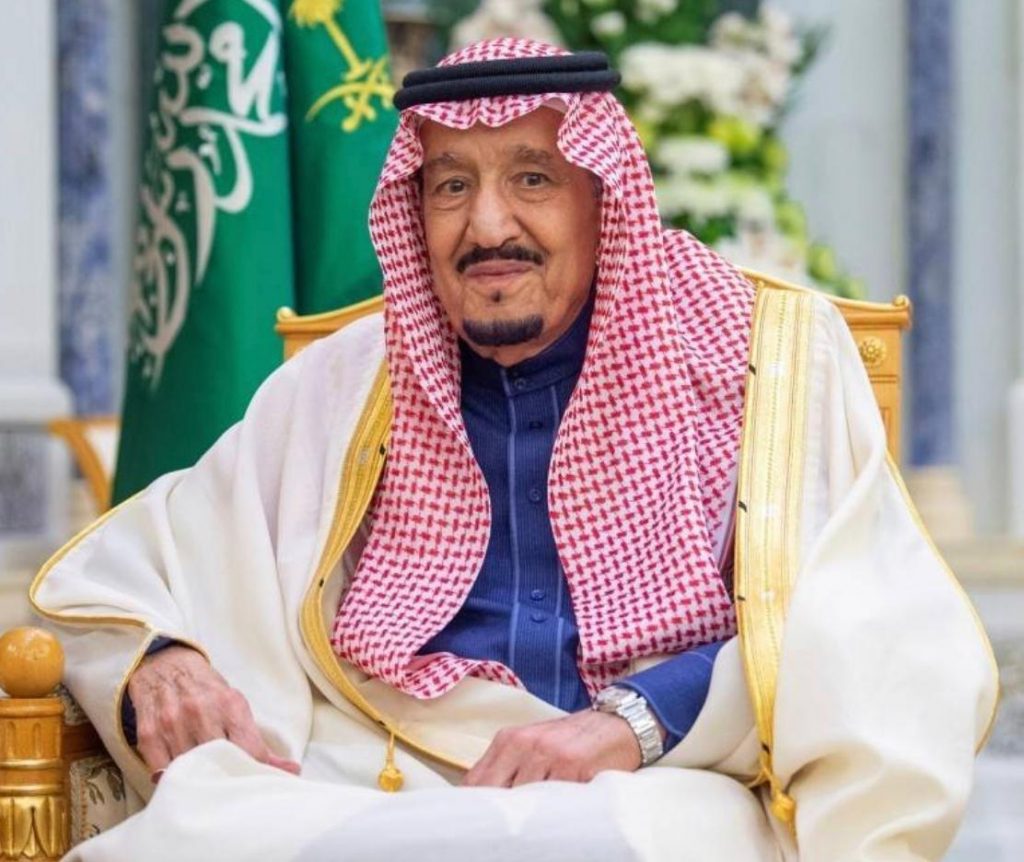 صدور التوجيهات السامية بالسماح للمواطنات والمواطنين المتزوجين من غير السعوديين بالسفر عبر المنافذ مباشرة .