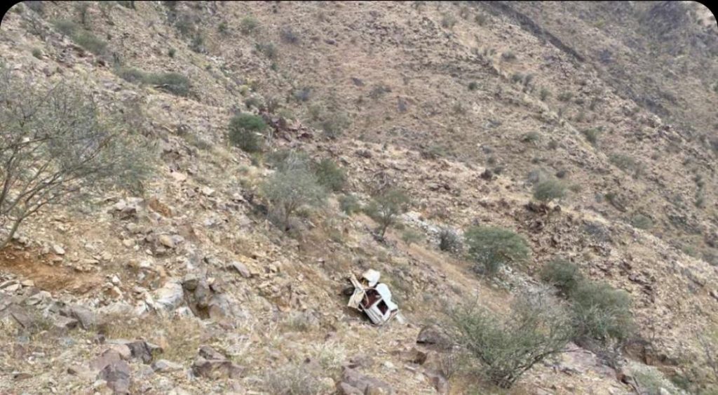 الهلال الأحمر بمنطقة الباحة يباشر حادث انقلاب نتج عنه حالتين وفاة بعقبة نصبه بغامد الزناد
