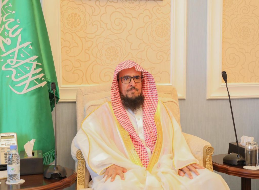 نائب وزير الشؤون الإسلاميةيقدم التهنئة للقيادة بنجاح العملية الجراحية لولي العهد