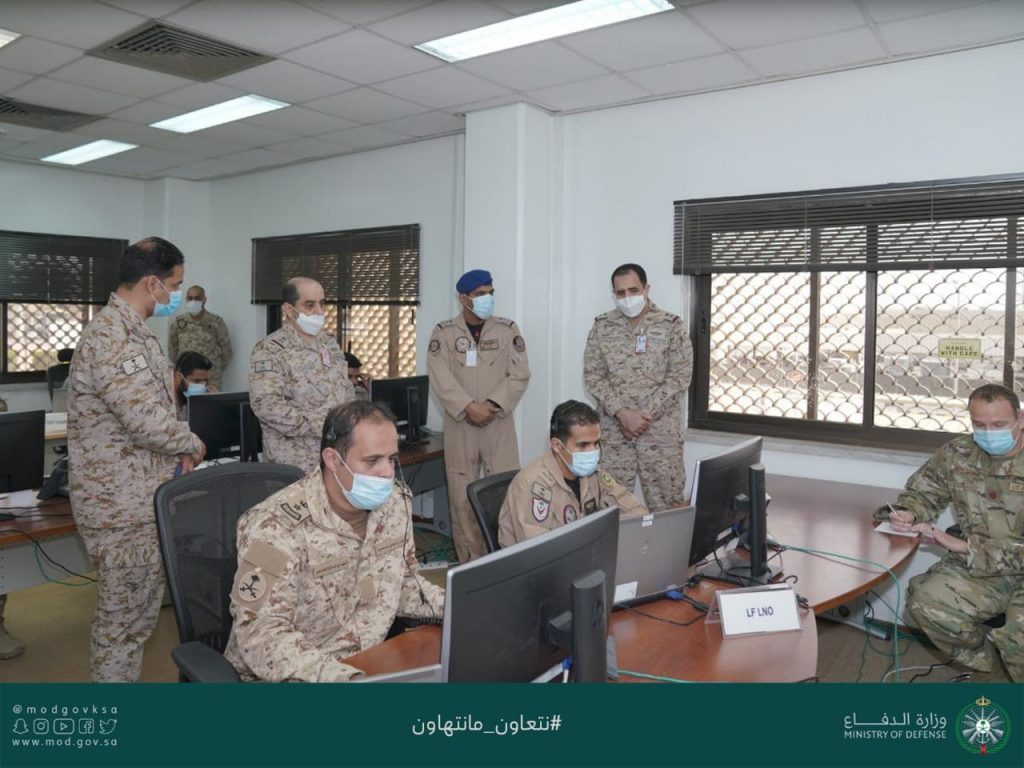 القوات الجوية الملكية السعودية تخرج دورة عمليات الدفاع الجوي المشترك بمركز الحرب الجوي