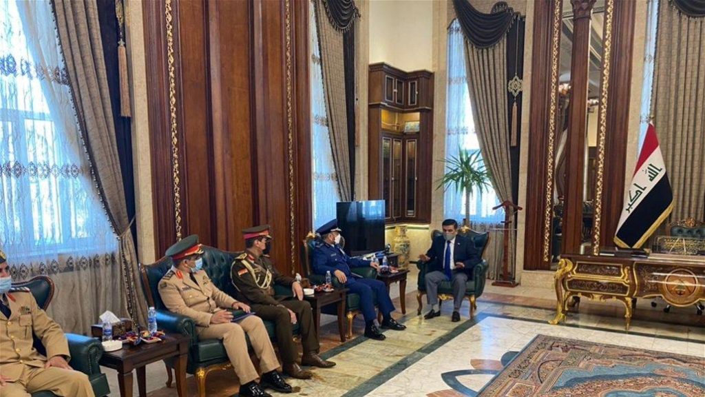 رئيس هيئة الأركان العامة يزور جمهورية العراق ويلتقي بوزير الدفاع ورئيس هيئة الأركان العراقي