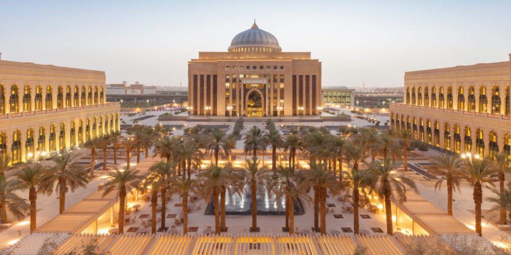 الدعم الطلابي والمهني في جامعة نورة يعقد دورات تدريبية وجلسات إرشادية