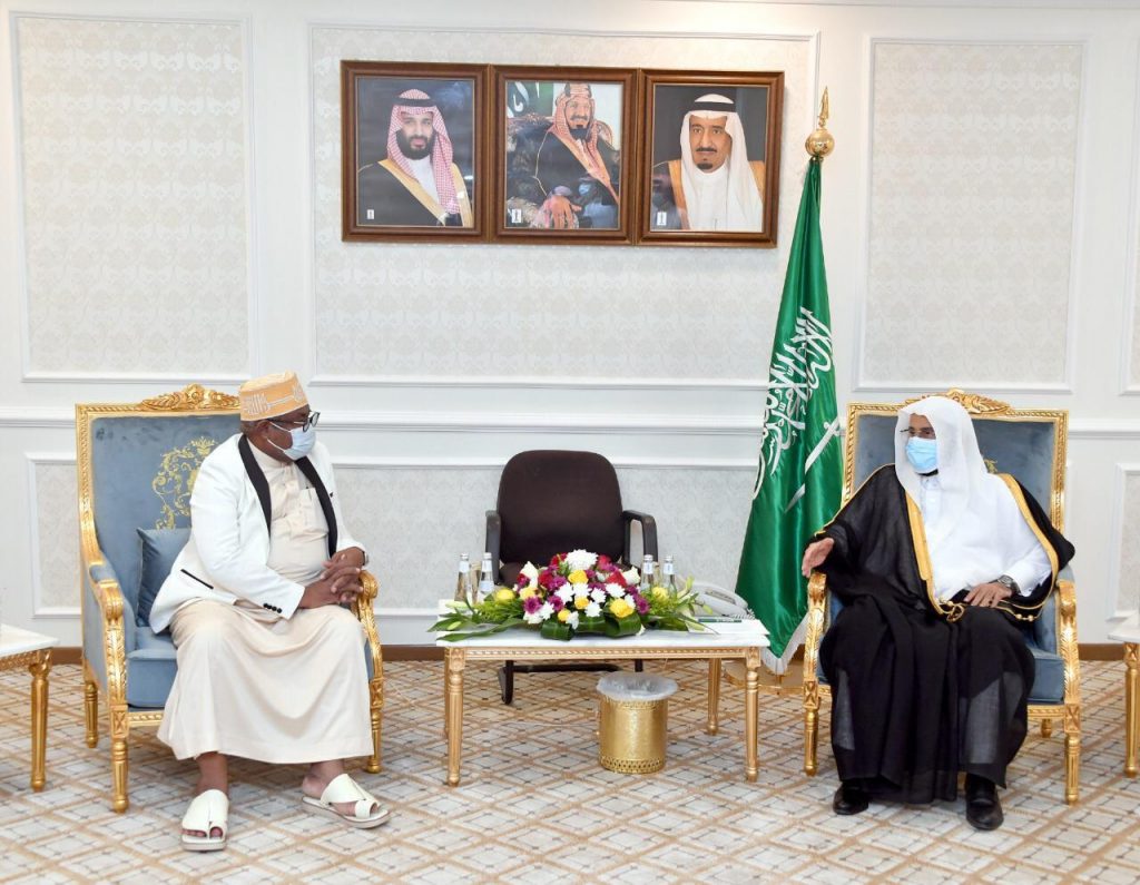وزير الشؤون الإسلامية يستقبل وزير العدل بجمهورية جزر القمر المتحدة
