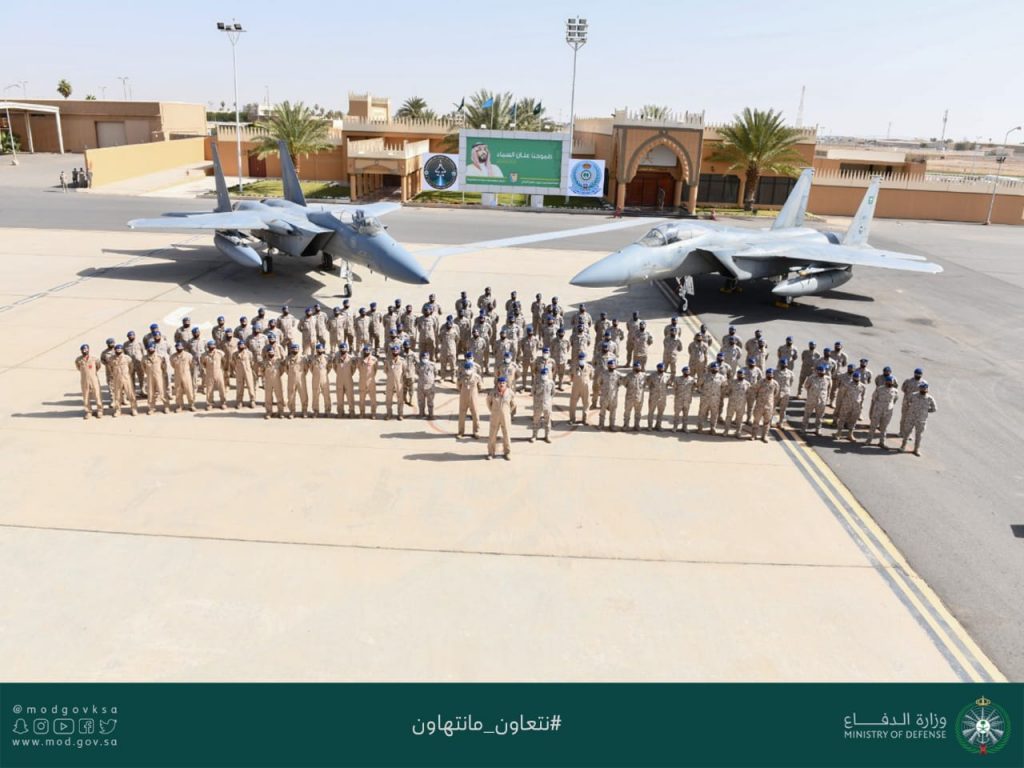 نائب قائد القوات الجوية يقف على استعدادات الأطقم الجوية المشاركة في التمرين السعودي / اليوناني