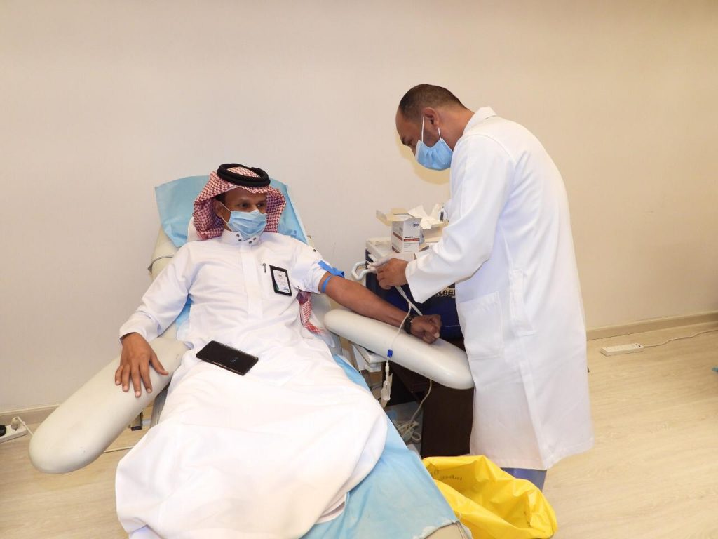 أكثر من ثلاثمائة موظف يشاركون في حملة التبرع بالدم بأمانة العاصمة المقدسة