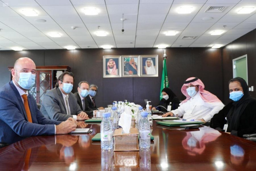 السفير آل جابر يلتقي بمنسق الشؤون الإنسانية في اليمن