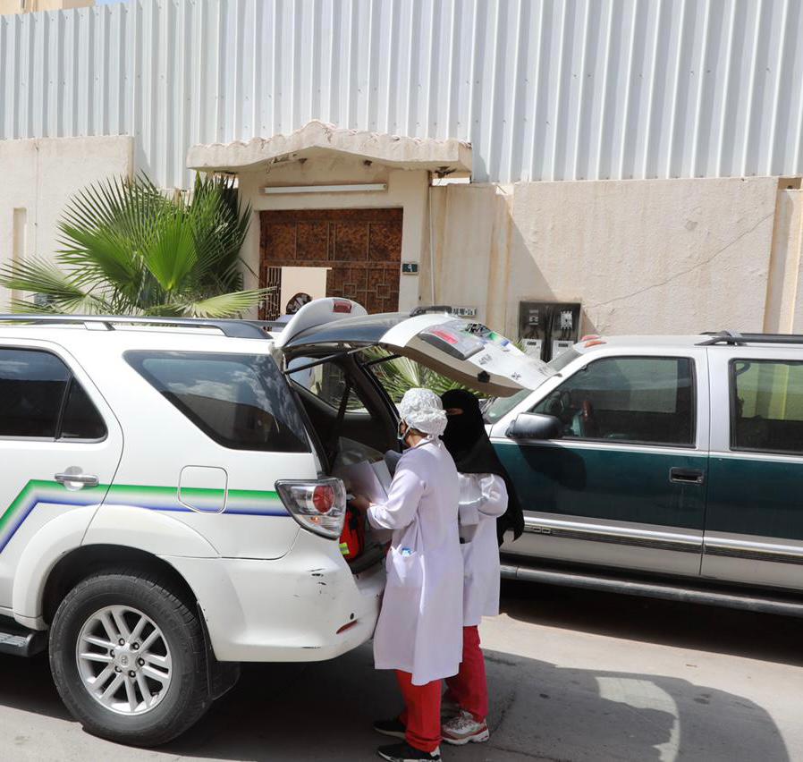 الرعاية المنزلية” في تجمع الرياض الصحي الأول تقدم لقاح كورونا للمستفيدين
