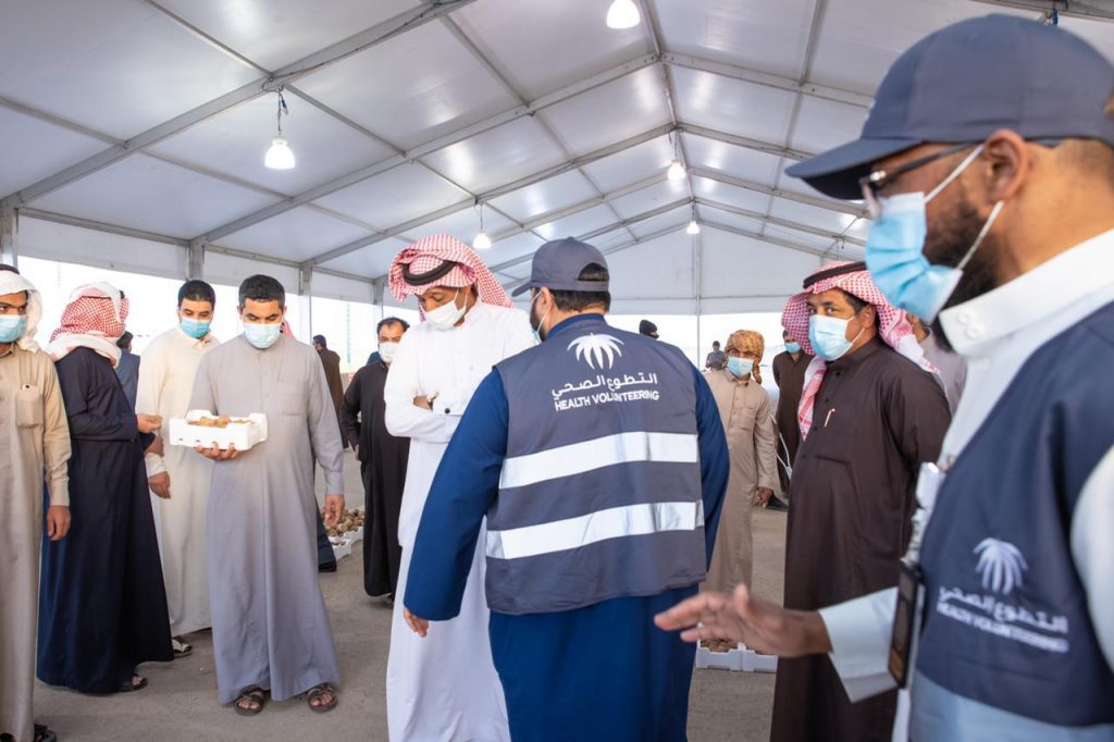 صحة حفر الباطن ممثلة بالتطوع الصحي تنفذ مبادرة توعوية في سوق ” الكمأ”