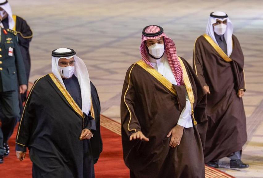 سمو ولي عهد مملكة البحرين يصل إلى الرياض