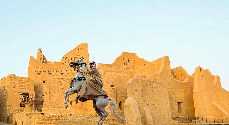 60فارساً وفارسةً يتنافسون في نهائي دوري هيئة تطوير بوابة الدرعية لقفز الحواجز
