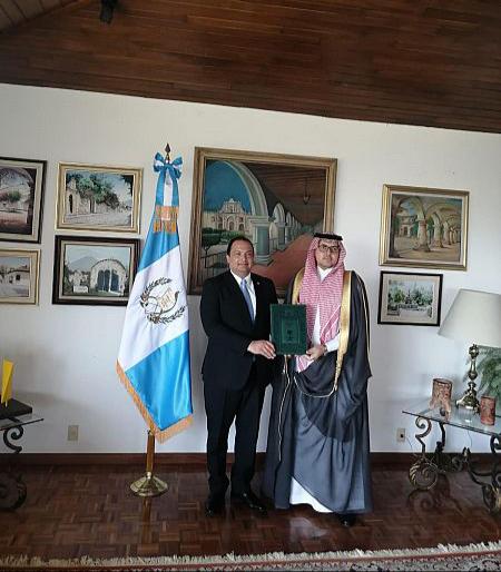 السفير المالكي يقدم أوراق اعتماده سفيرا غير مقيم لدى غواتيمالا