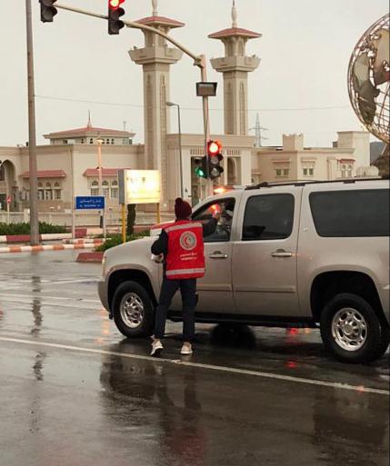 25 متطوعاً ومتطوعة بالهلال الأحمر بالباحة يشاركون في فعاليات حملة إفطار صائم