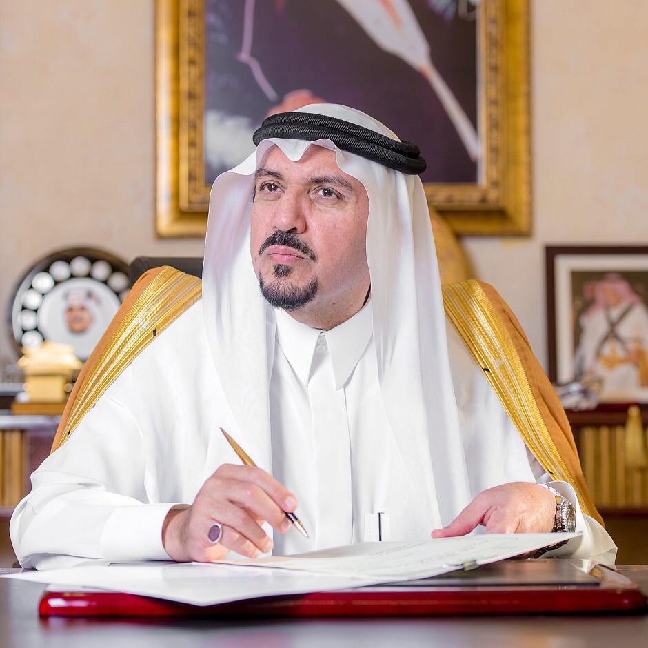 سمو أمير القصيم يُعزي أسرة العميد سليمان السلطان