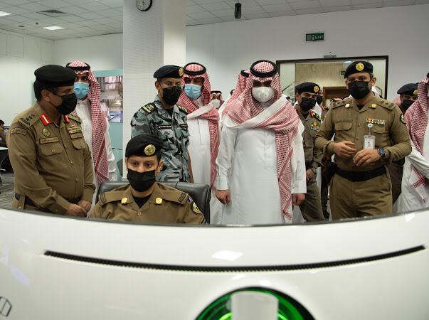 نائب أمير مكة يزور عمليات المسجد الحرام