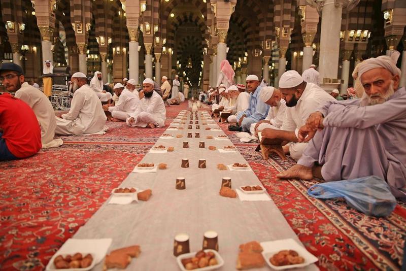 الشؤون الإسلامية : تعليق الإفطار والاعتكاف في المساجد والتوسع بإقامة صلاة العيد في الجوامع والمصليات