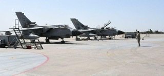 قائد قاعدة الملك عبدالعزيز الجوية بالقطاع الشرقي يزور مجموعة القوات الجوية الملكية السعودية المشاركة في مناورات التمرين الجوي المختلط (مركز التفوق الجوي 2021)