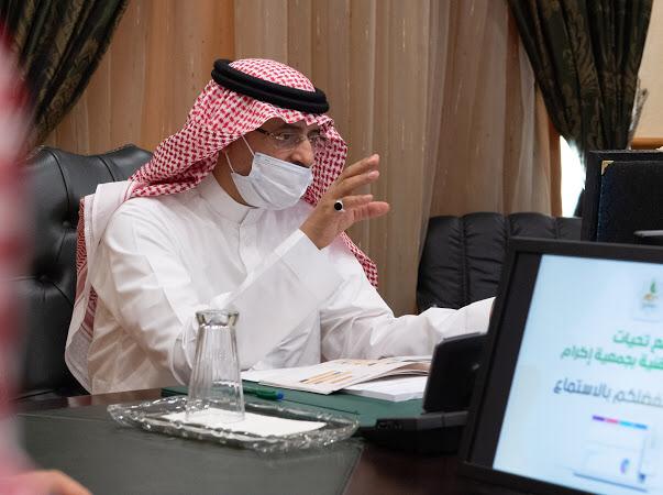 نيابة عن مستشار خادم الحرمين الشريفين أمير منطقة مكة المكرمة صاحب السمو الملكي الأمير خالد الفيصل، دشن وكيل الإمارة معالي الدكتور مشبب القحطاني تطبيق جمعية إكرام لحفظ الطعام بمكة بحضور مدير الجمعية أحمد المطرفي.