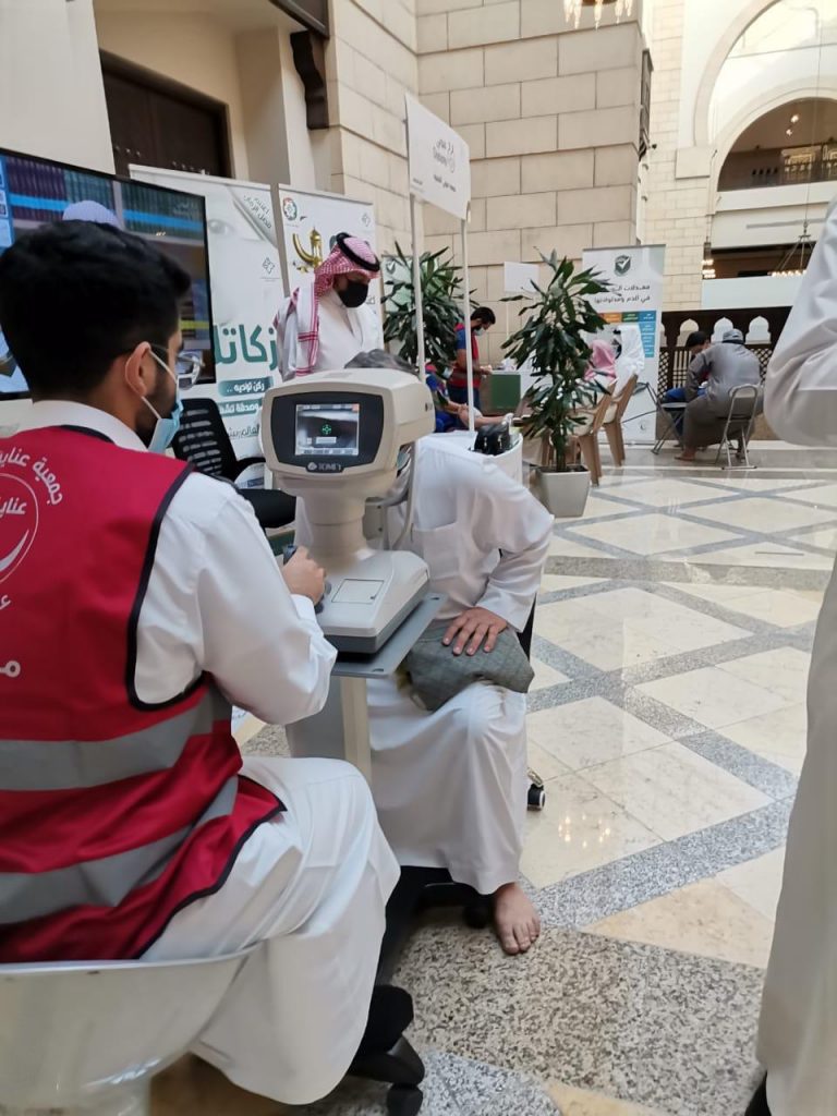جمعية عيوني الصحية تواصل حملة فحص البصر