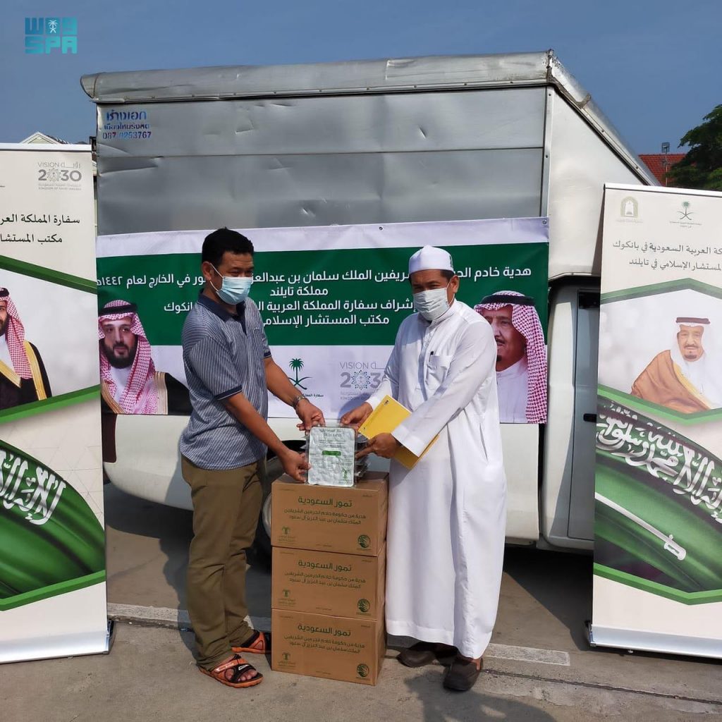 هدية خادم الحرمين الشريفين من التمور الفاخرة تصل بانكوك