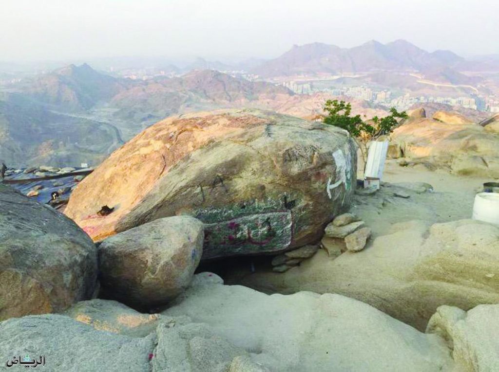 جبل غار ثور،،، حصن المصطفى عليه السلام وصاحبه من كفار قريش