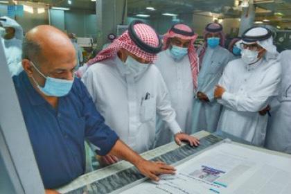 وزير الإعلام المكلف يتفقد جريدة أم القرى