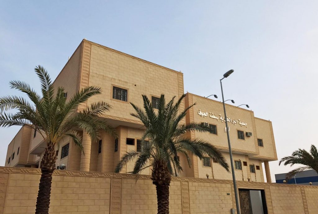بر الجوف تبدأ توزيع كسوة العيد كأول مشاريع منصة “إحسان”