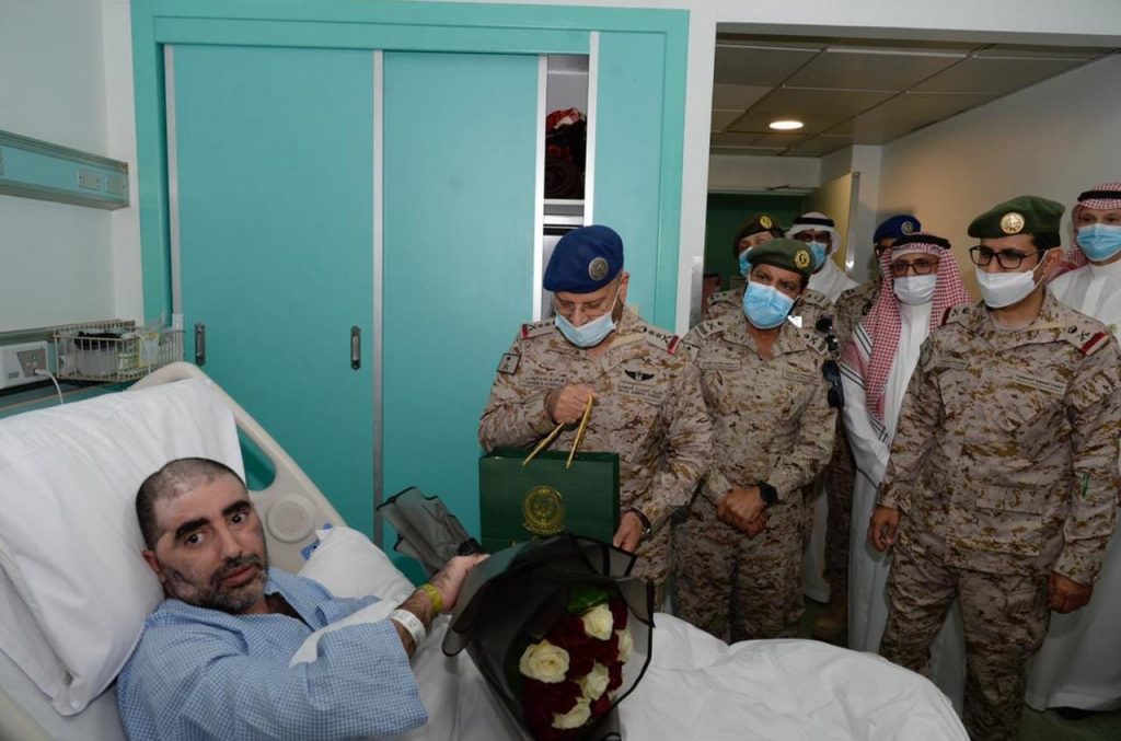 رئيس هيئة الأركان العامة يزور مصابي القوات المسلحة وينقل لهم تحيات القيادة بمناسبة عيد الفطر المبارك