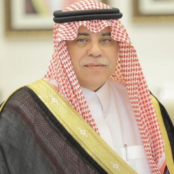 وزير التجارة يقف على سير العمل في مركز البلاغات الموحد 1900 في صباح ثالث العيد