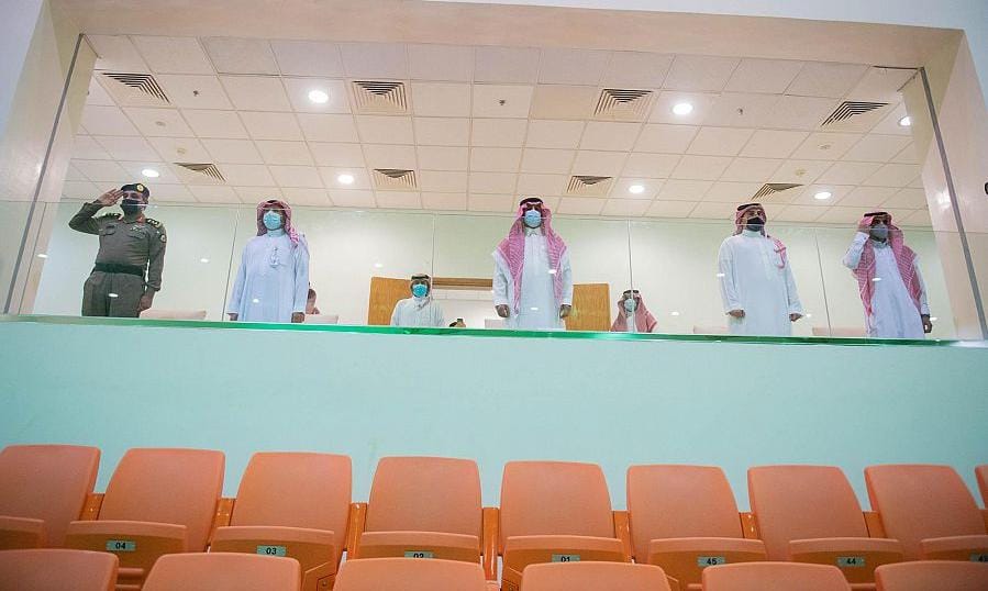 وكيل إمارة الحدود الشمالية المساعد يتوج الفائزين ببطولة كرة القدم الرمضانية الأولى “صالات”