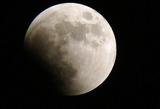 فلكية جدة : خسوف كلي للقمر غير مشاهد بالمملكة الأربعاء المقبل