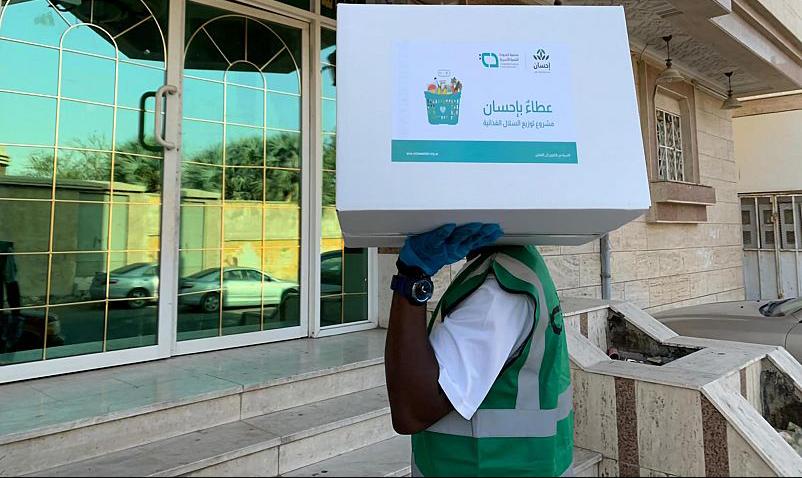 جمعية المودة تسهم في توزيع 2,500 سلة غذائية عبر حملة “عطاءٌ بإحسان”
