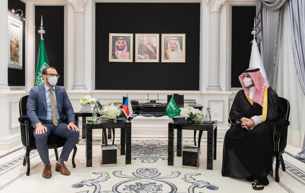 سمو نائب وزير الدفاع يلتقي نائب وزير الدفاع للتعاون الصناعي الدفاعي التشيكي