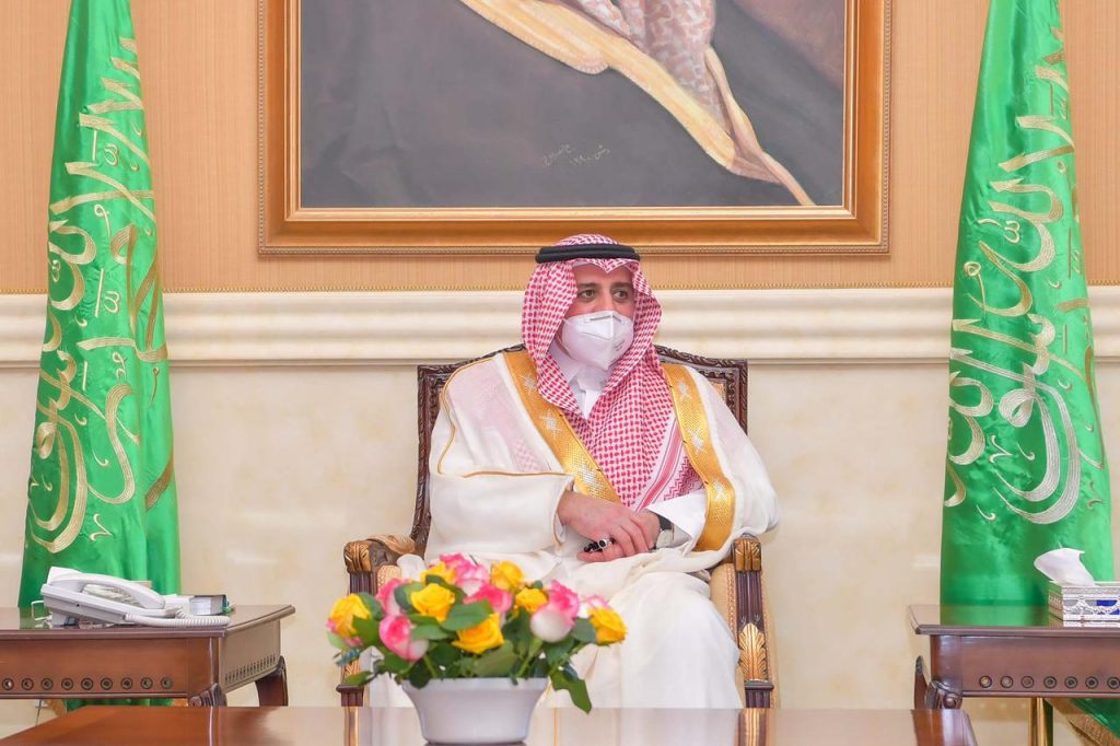 أمير منطقة تبوك يستقبل المهنئين بعيد الفطر المبارك