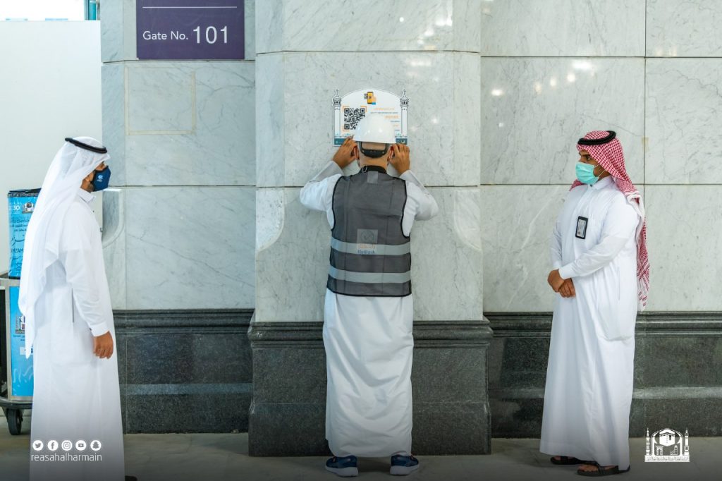 أكثر من (75) لوح باركود متعدد اللغات لقياس رضا المعتمرين والمصلين