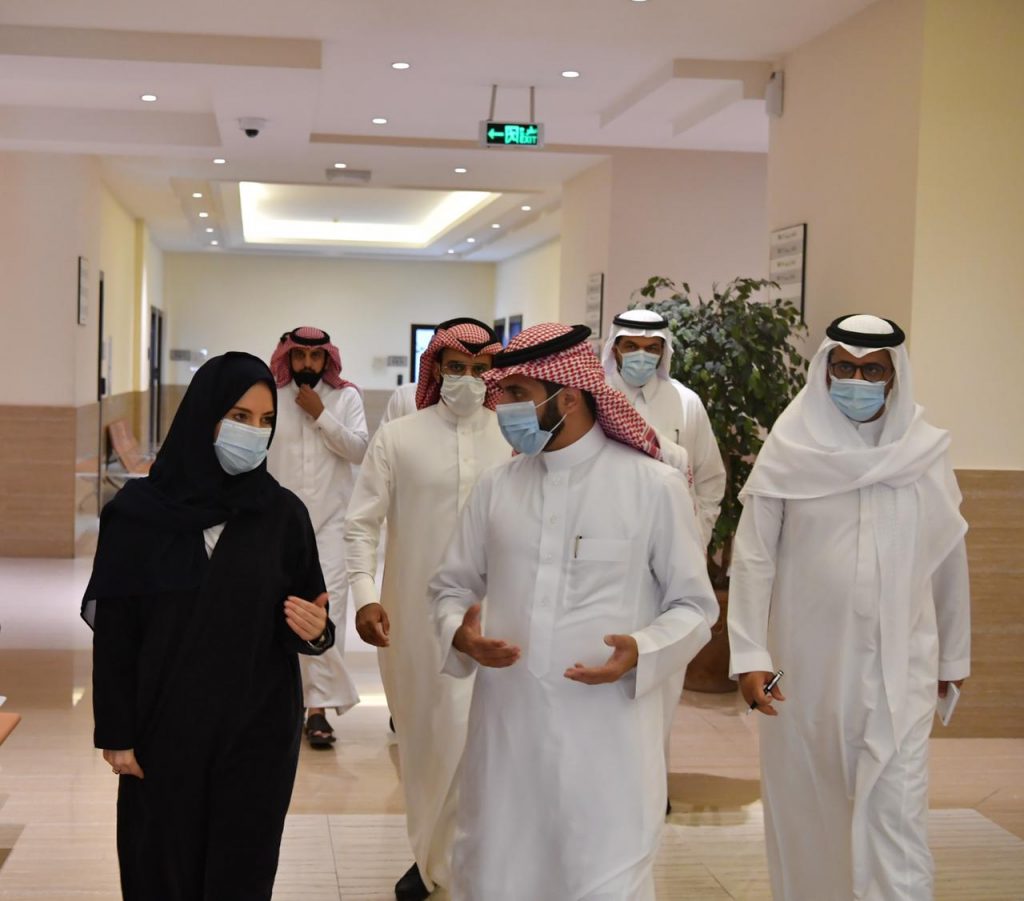 رئيسة الجامعة الإلكترونية تزور كلية القيادة والأركان للقوات المسلحة