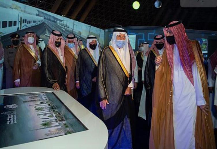 سمو أمير مكة المكرمة يفتتح معرض المشروعات الرقمي ويكرم الفائزين بجائزة مكة للتميز