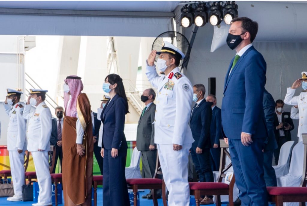 قائد القوات البحرية الملكية السعودية يرعى مراسم تعويم سفينة جلالة الملك “جازان” بمملكة اسبانيا