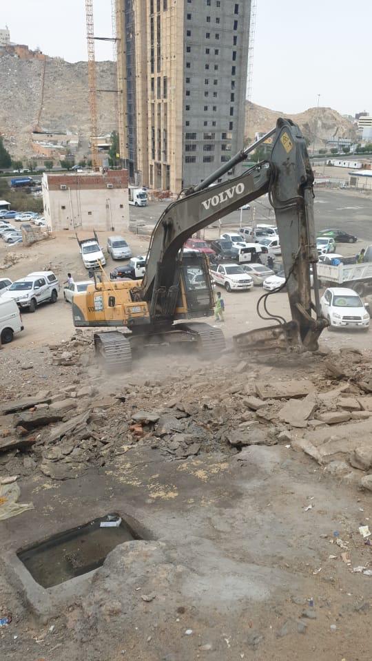 إزالة تعديات عشوائية ومصادرة طن ونصف من الخضروات والفواكه بالمسفلة
