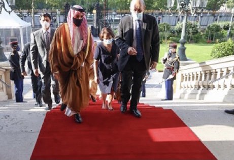 سمو وزير الخارجية يلتقي وزير الخارجية الفرنسي .. ويعقدان جلسة مباحثات رسمية