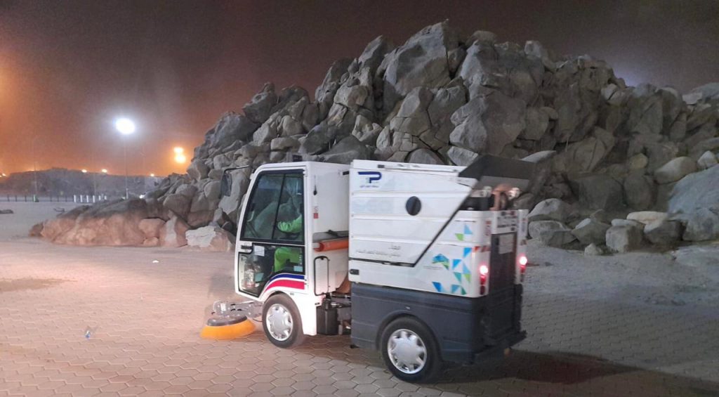 البدء في تنظيف مشعر عرفات