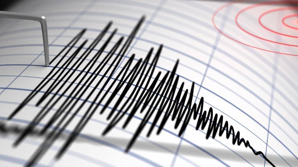 زلزال بقوة 6,1 درجات يضرب قرب السواحل الإندونيسية