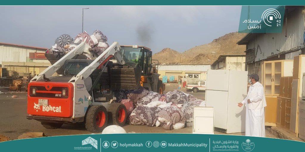 أمانة العاصمة المقدسة ترفع 3 أطنان من المخلفات بحراج المعيصم