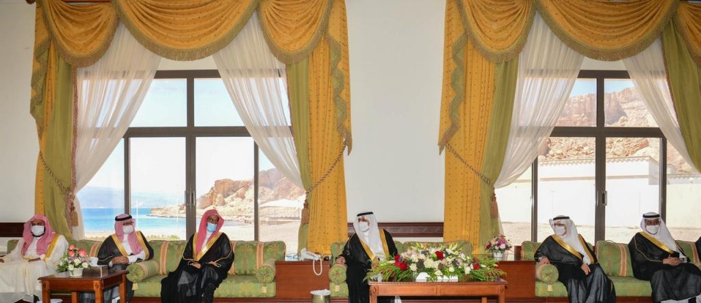 أمير منطقة تبوك يلتقي أهالي حقل وينوه بماتشهده المحافظة من تطور ونماء