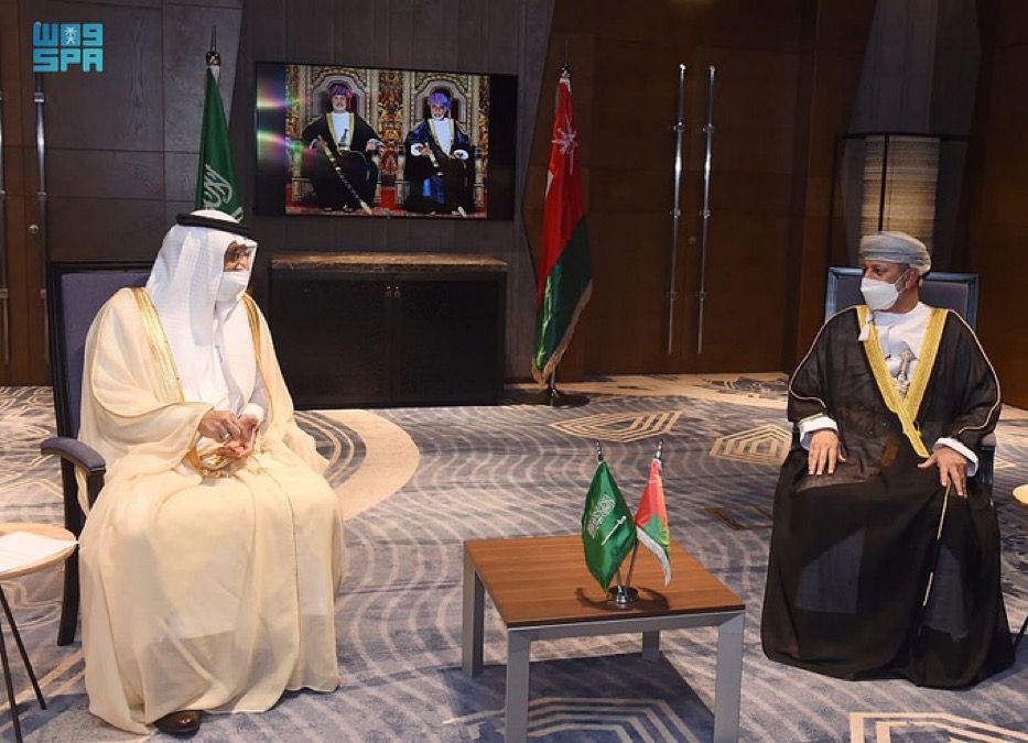 الفالح يلتقي برئيس جهاز الاستثمار العماني